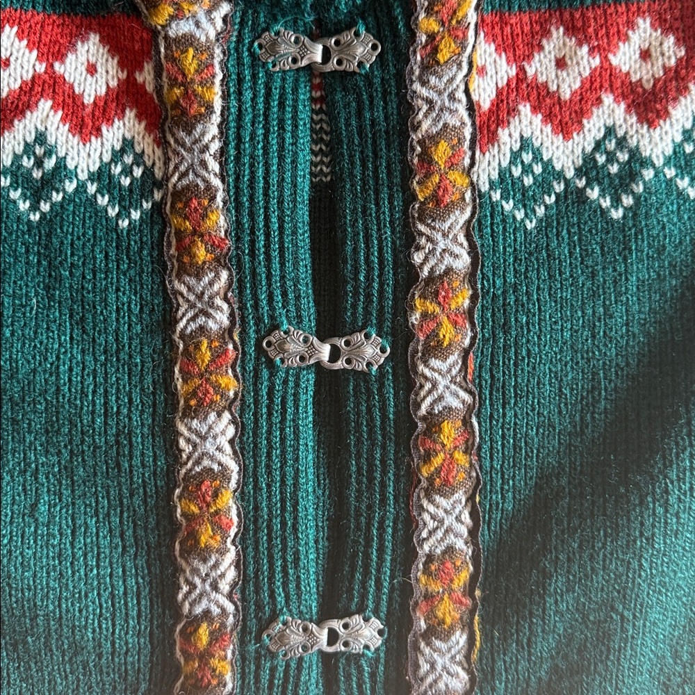 This is a vintage 90s Eddie Bauer Nordic wool blend cardigan sweater in green - Picture 7 of 8